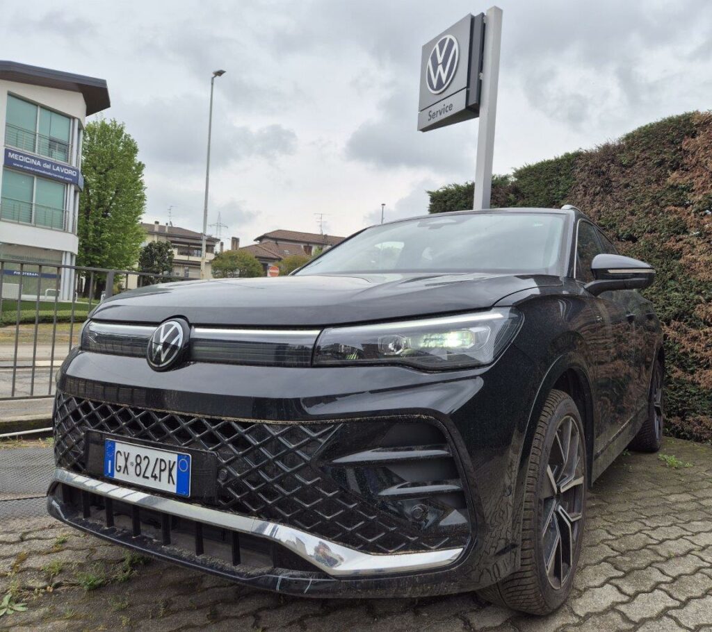 Nuovo Tiguan 12 - 2024 2.0 tdi R-Line Plus 150cv dsg Euro 6 E Iva esposta già inclusa nel prezzo - Tetto apribile e panoramico